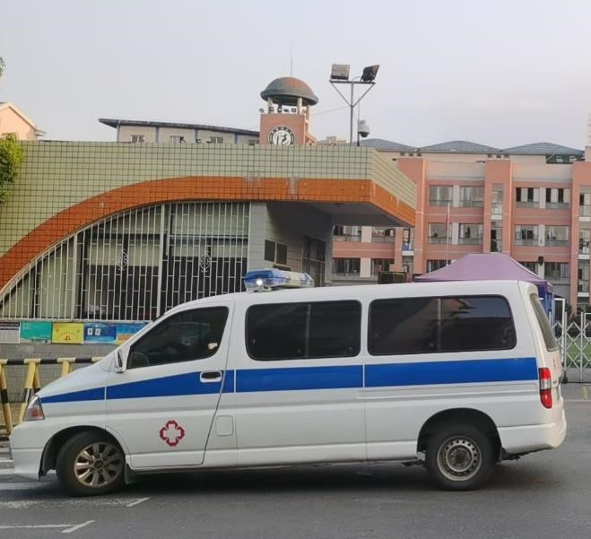 秀屿救护车出租护送骨折病人一公里多少钱